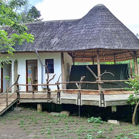 Chimpanzee Capital Safari Lodge Bigodi Ngoại thất bức ảnh