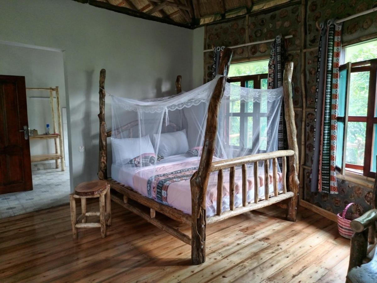 Chimpanzee Capital Safari Lodge Bigodi Ngoại thất bức ảnh