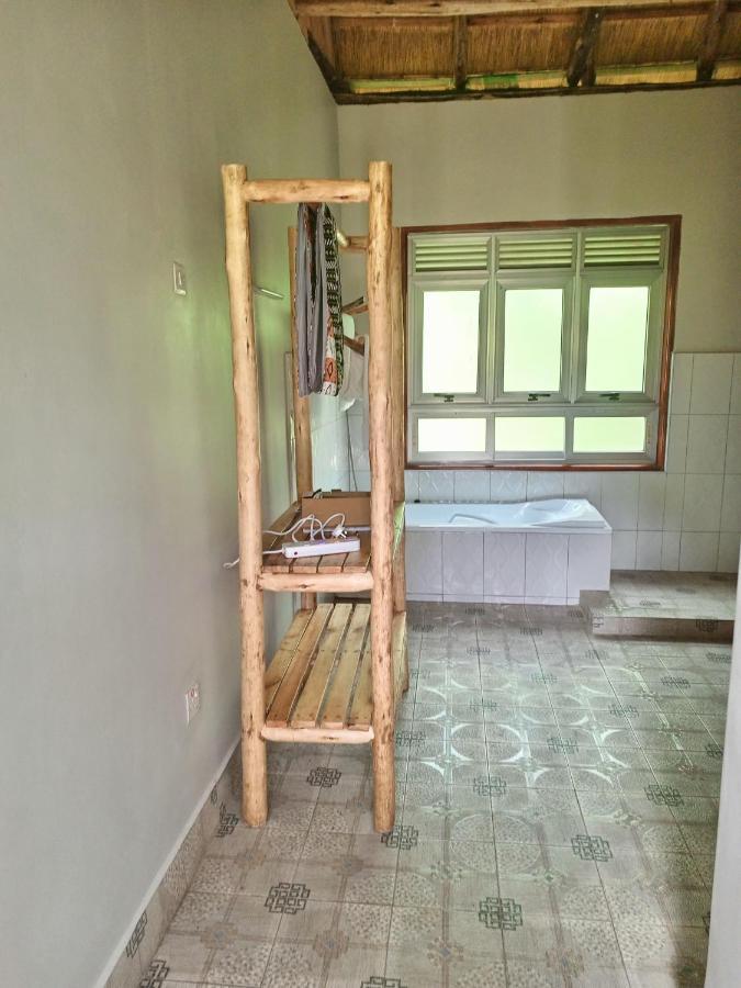 Chimpanzee Capital Safari Lodge Bigodi Ngoại thất bức ảnh